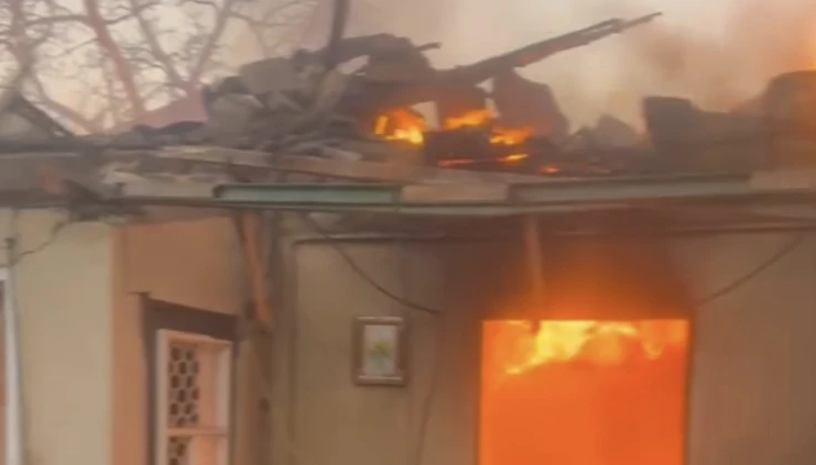 В Одесі горить будинок чоловіка, який торік внаслідок удару РФ втратив дружину та сина 